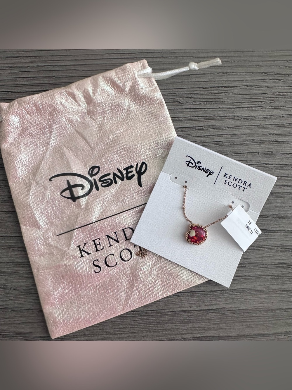 DISNEY X KENDRA SCOTT SNOW WHITE COLLECTION POISON APPLE GOLD PENDANT NECKLACE